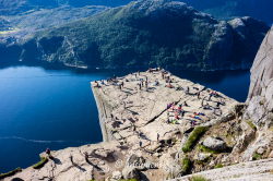 Réflexion du Preikestolen et paradoxe