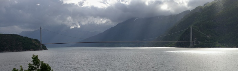 Pont sur le fjord Hardanger