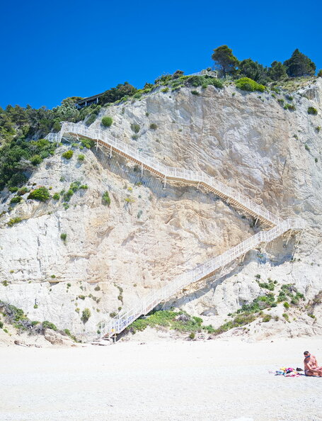 Escalier de la plage d'Egremni