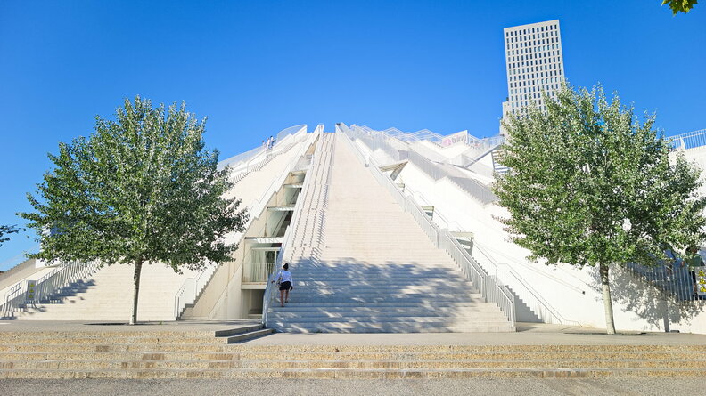 Pyramide de Tirana